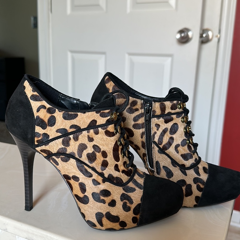 Fergie booties. Size 6